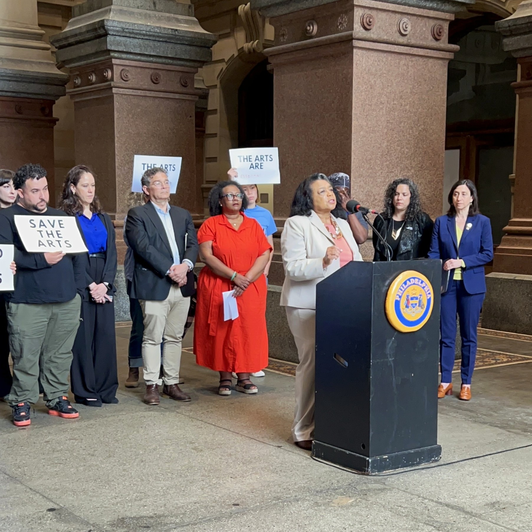 badb56be-edf1-4fe5-a6cf-c36bd864b3f7.jpg